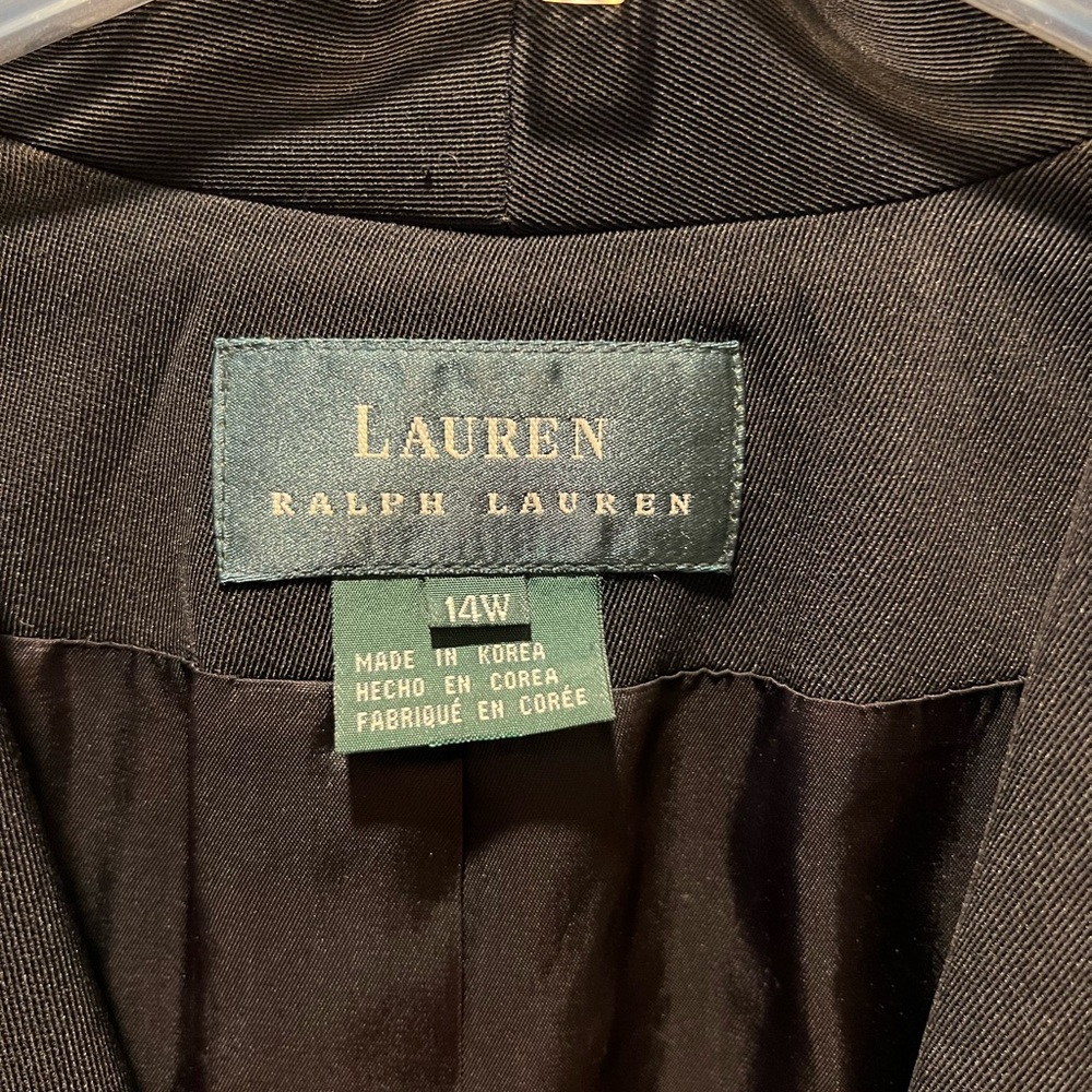 Beautiful Classic Women’s Lauren by Ralph Lauren Suit - Picture 2 of 8